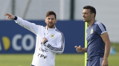 مدرب الأرجنتين يزيد الشكوك حول مشاركة ميسي أمام المنتخب المغربي