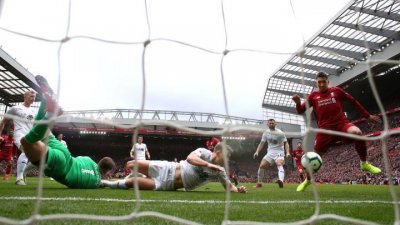 بطولة إنكلترا: ليفربول يعيد الفارق الى نقطة مع سيتي المتصدر