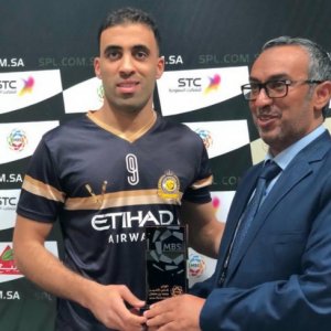 حمد الله يتوج بهذه الجائزة لرابع مرة