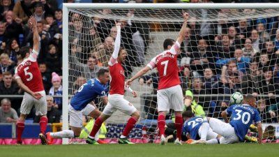 بطولة إنكلترا: أرسنال يهدر نقاطا ثمينة في سباق عصبة أبطال أوروبا