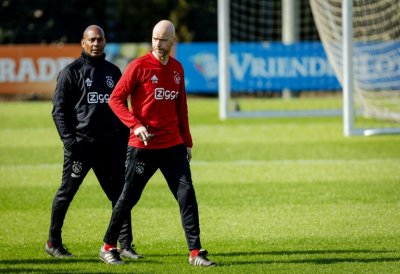 بالصورة.. تين هاغ يشيد بزياش