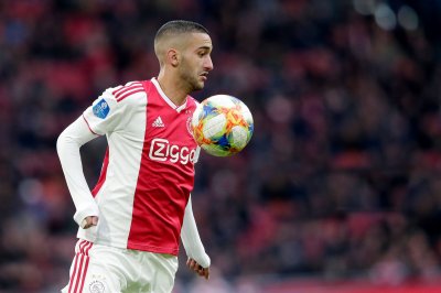 برشلونة يبقي زياش بهولندا؟