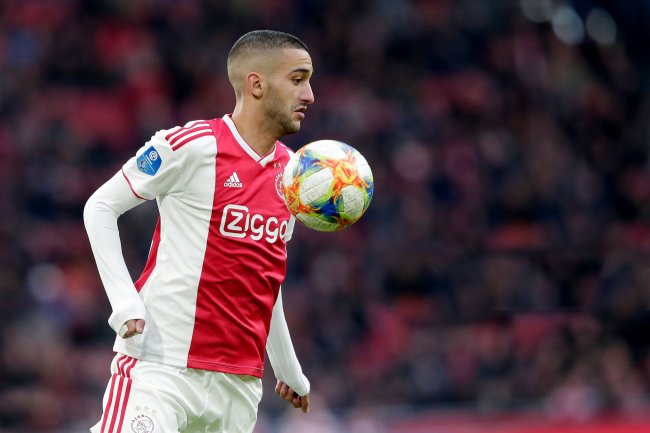 برشلونة يبقي زياش بهولندا؟