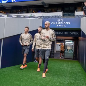 ثلاثي اجاكس المغربي حاضر في مباراة طوطنهام