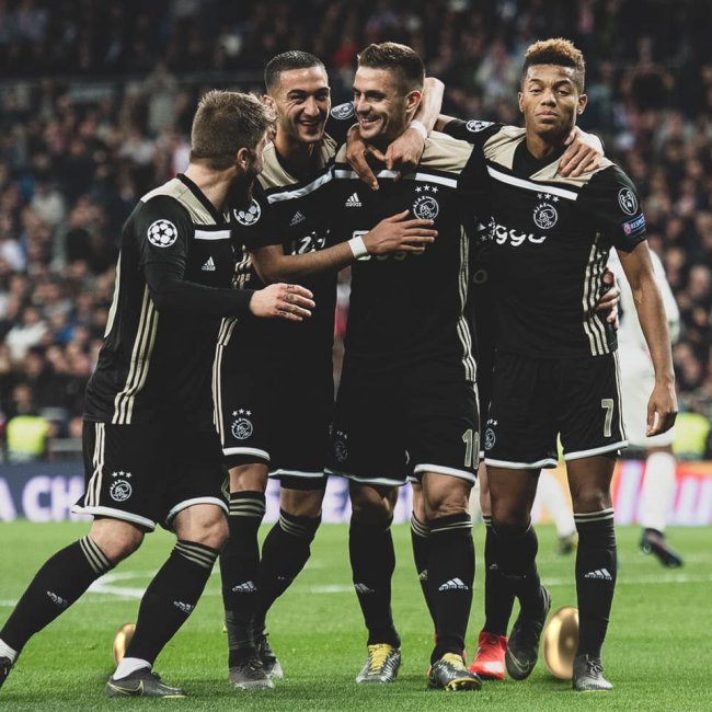 الصحافة الهولندية مندهشة بثقة ومعنويات زياش وطاديتش