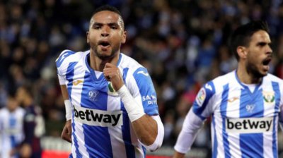 النصيري يتلذذ هدفه التاسع ضد إشبيلية