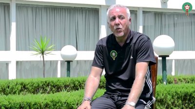 لاركيط مستاء من طريقة عزله