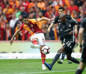 بلهندة يعبر قنطرة الديربي نحو الصدارة