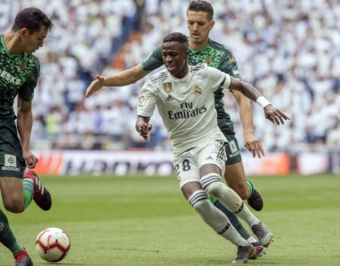 فضال يجلد الملوك في نهاية المشوار