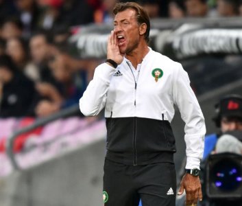 رونار حائر بين هذين اللاعبين