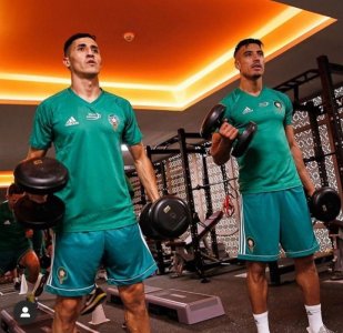 بالصورة.. والدة فيصل فجر تلهب  انسغرام  قبل سفر الأسود لمصر