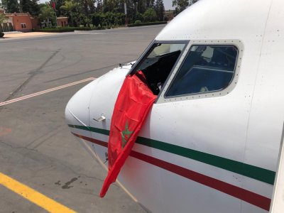 بالصور.. طائرة المنتخب الوطني تحلق إلى مصر