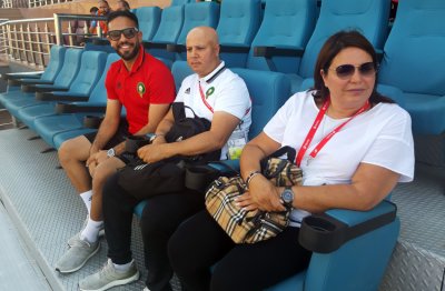 الزنيتي يتابع مباراة المنتخب برفقة الجماهير