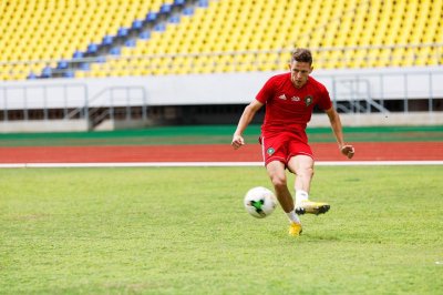 عناق حار لباعدي