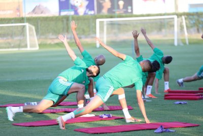 في هذا التوقيت يخوض الأسود حصتهم اليوم الأربعاء