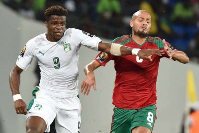 كاميروني يدير لقاء الأسود والفيلة