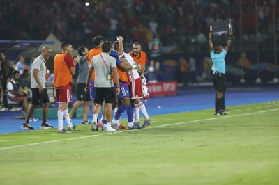 اللاعبون رقصوا وغنوا في مستودع الملابس