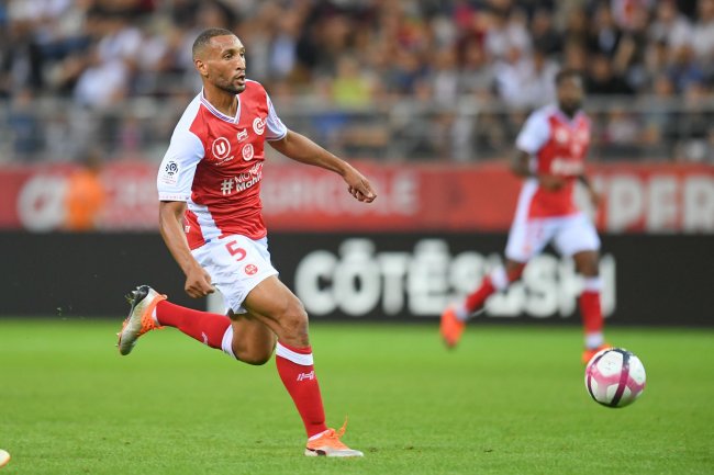 فريق تركي كبير يقدم عرضا ليونس عبد الحميد