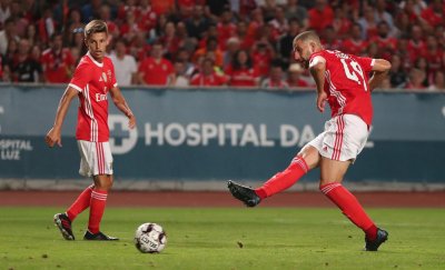 تاعرابت يسجل أول أهدافه مع بنفيكا