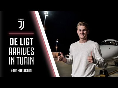 شاهد وصول دي ليخت بطائرة خاصة إلى مطار طورينو