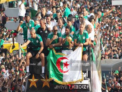 أوسمة الاستحقاق الوطني لعناصر المنتخب الجزائري الفائز بكأس افريقيا