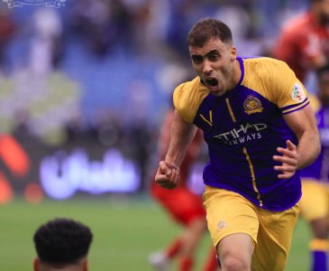 النصر السعودي يمدد تعاقده مع المهاجم المغربي حمد الله