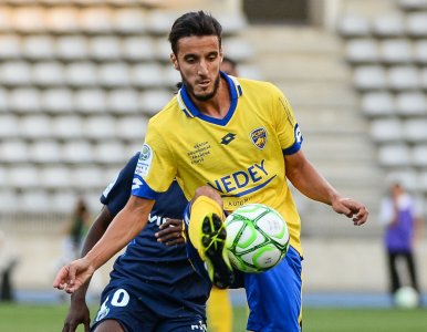 الكعبوني سقاء ومبدع  بوردو بقميص سوشو