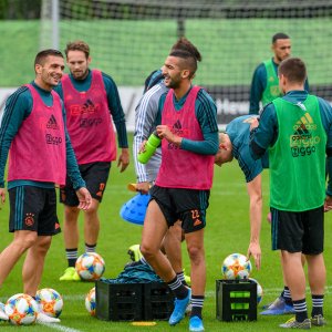 الهولنديون:  زياش  و نيريس  و 5 – 0  عوامل مُمهِّدة للفوز