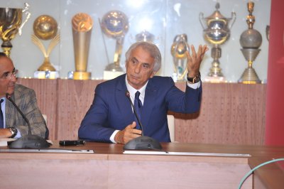 وحيد ممازحا: لقجع مسؤول شره و طماع؟؟