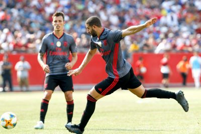 تاعرابت لعب شوطا وانهزم مع بنفيكا في مباراة قمة