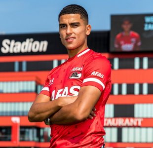 أيندوفن يعير موهبته المغربية إلى ألكمار