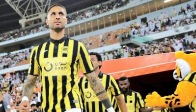 داكوسطا يعود لفرنسا