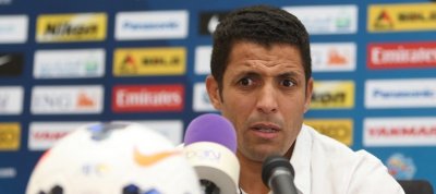 عموتا اختار 27 لاعبا لمباراة الجزائر