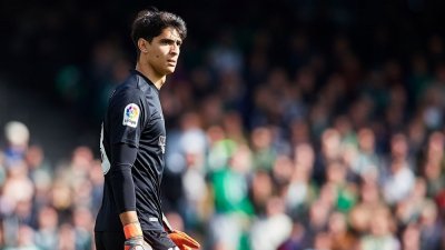 بونو غاب عن القمة