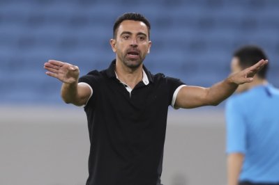 هذان الأسدان تحت أنظار تشافي