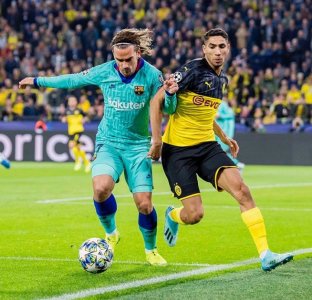 حكيمي يبدع في القمة