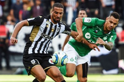 عليوي يلحق بالباريسيين في الزعامة