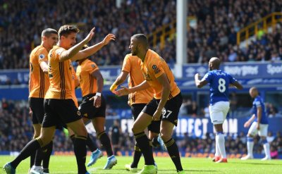 تقارير تقنية تدعو سايس للعب بوسط الميدان