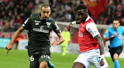 ثلاثي ديجون يخلق الحدث