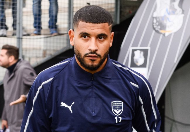 أيت بناصر يغيب عن تداريب بوردو