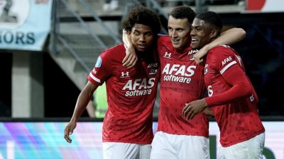 الإدريسي يبدع ويمتع ضد مانشستير يونايتد