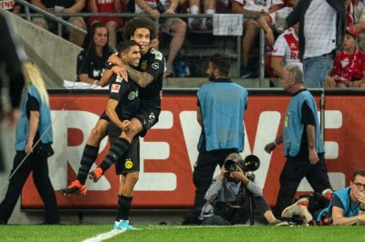 هذا ما قاله مدافع سلافيا براغ عن حكيمي