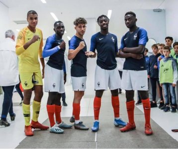 حارس مرفوض بالمنتخب المغربي يخوض المونديال مع فرنسا