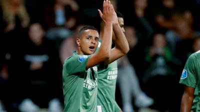 أقرباء إيحتارين ينصحونه باللعب للمغرب