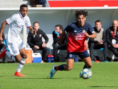 هداف مغربي يافع يطرق باب ليل