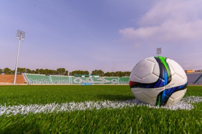 الجماهير الوجدية تستقبل الأسود بتيفو