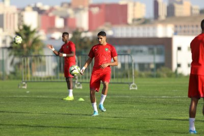 خاليلوزيتش يستشهد بحكيمي لتحفيز المحليين