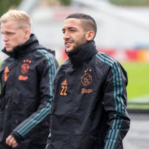 تين هاغ: أتوقع أن يكون زياش هنا