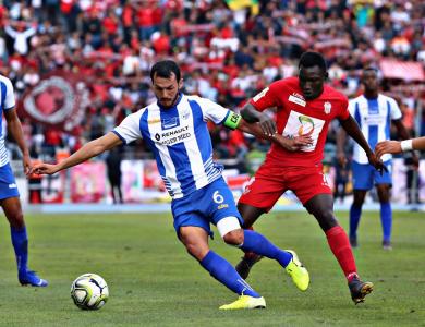 مدرب اتحاد طنجة يحمي لاعبيه من تبعات الإقصاء من كأس العرش