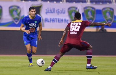 الهدف الرابع لهذا الأسد بنفس الطريقة